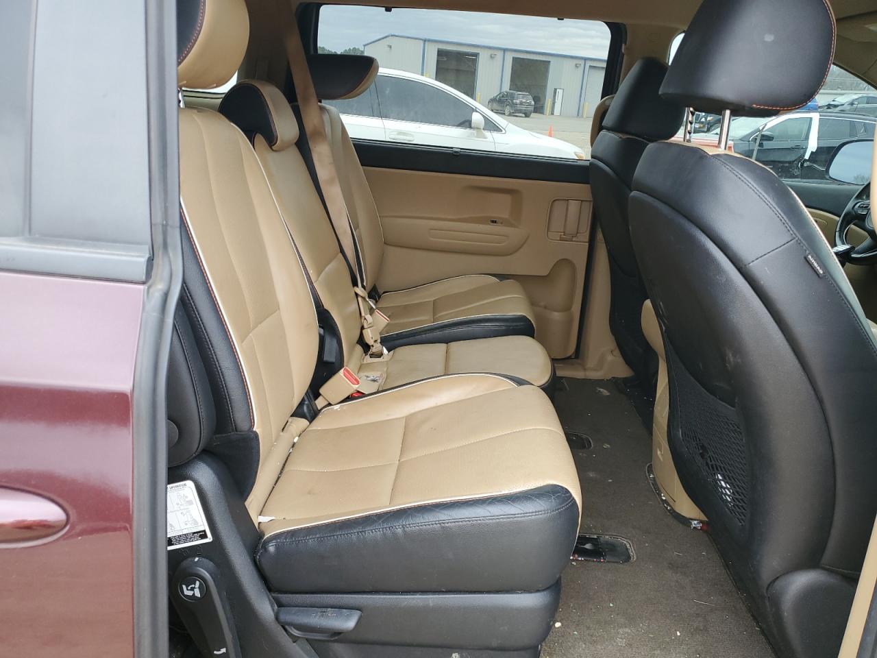 2018 Kia Sedona - Image 11