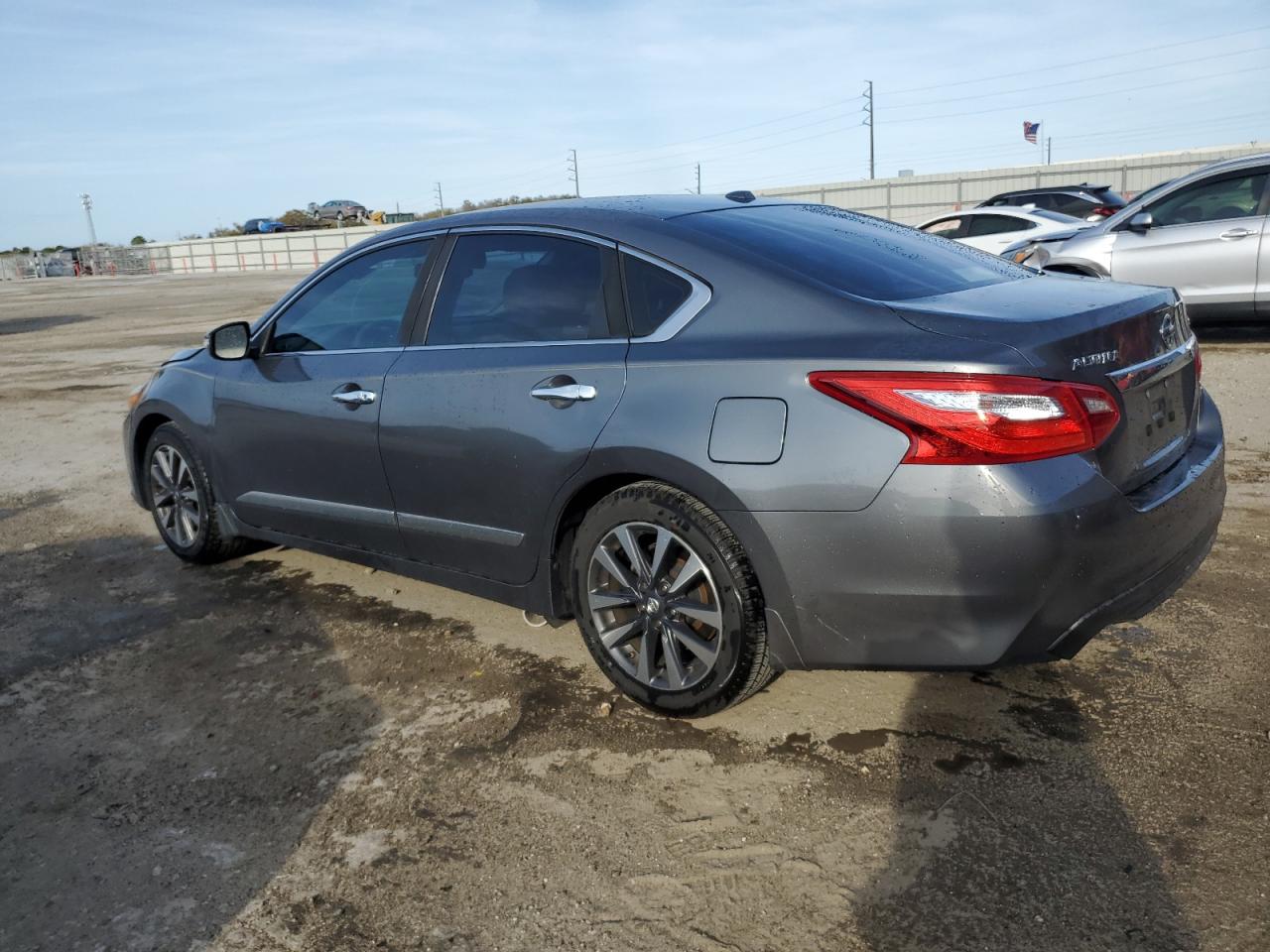2016 Nissan Altima - Image 2