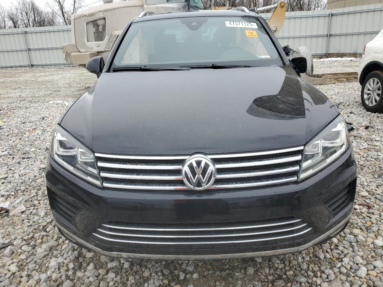 2017 Volkswagen Touareg - Image 5