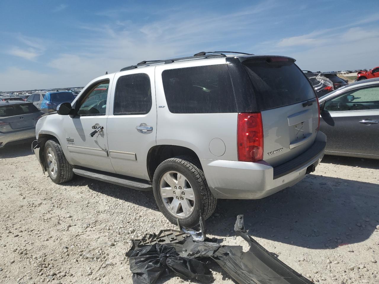 2013 GMC Yukon - Image 2