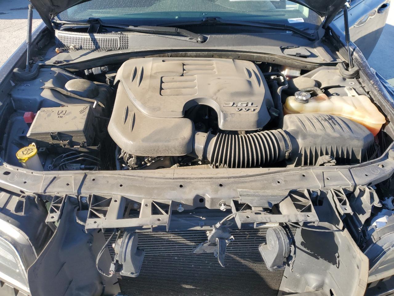 2019 Chrysler 300 - Image 11