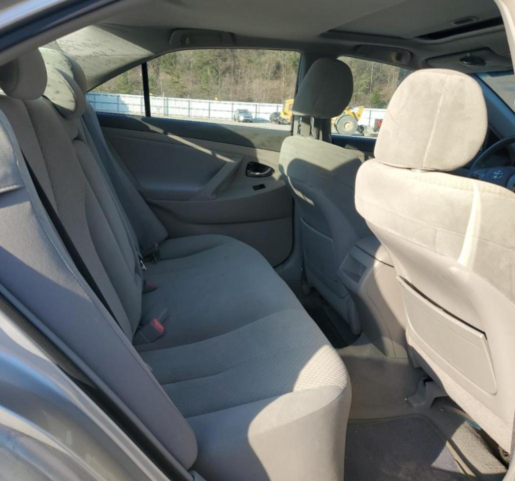 2009 Toyota Camry - Image 10