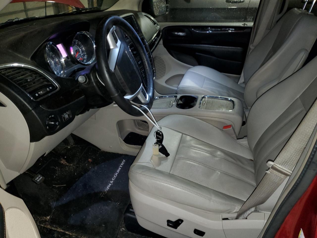 2015 Chrysler Town & Country - Image 7
