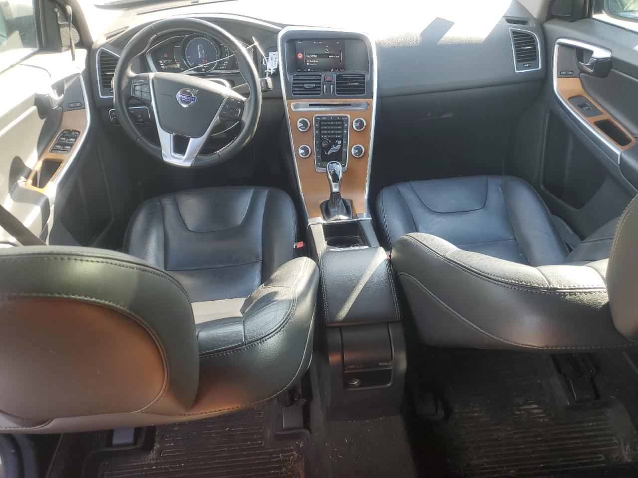 2017 Volvo XC60 - Image 8