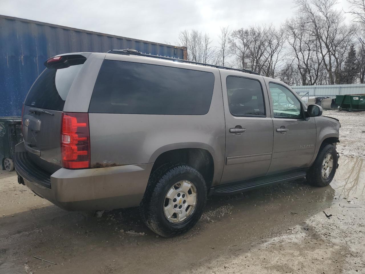 2011 Chevrolet Suburban - Image 3
