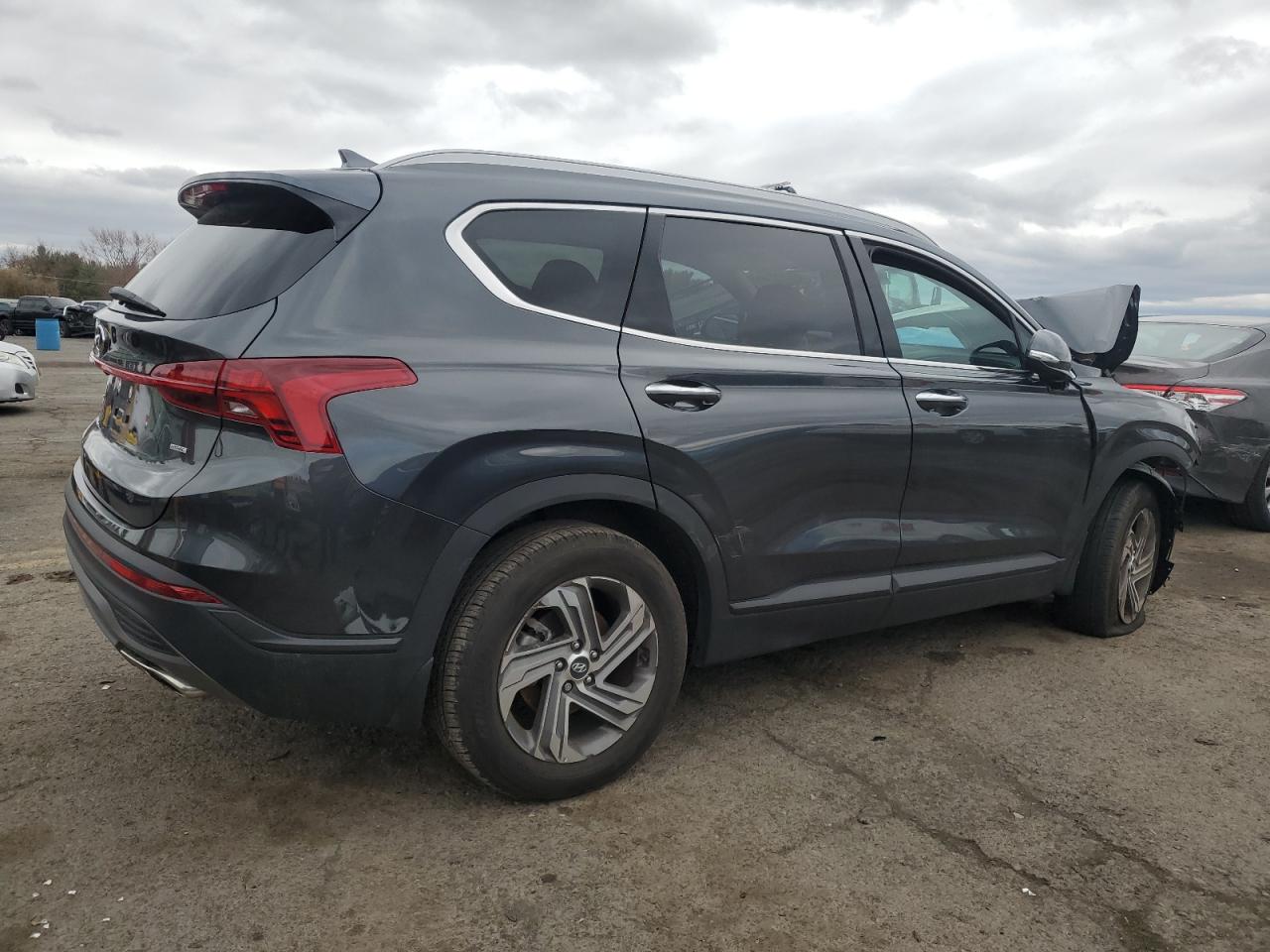 2023 Hyundai Santa Fe - Image 3