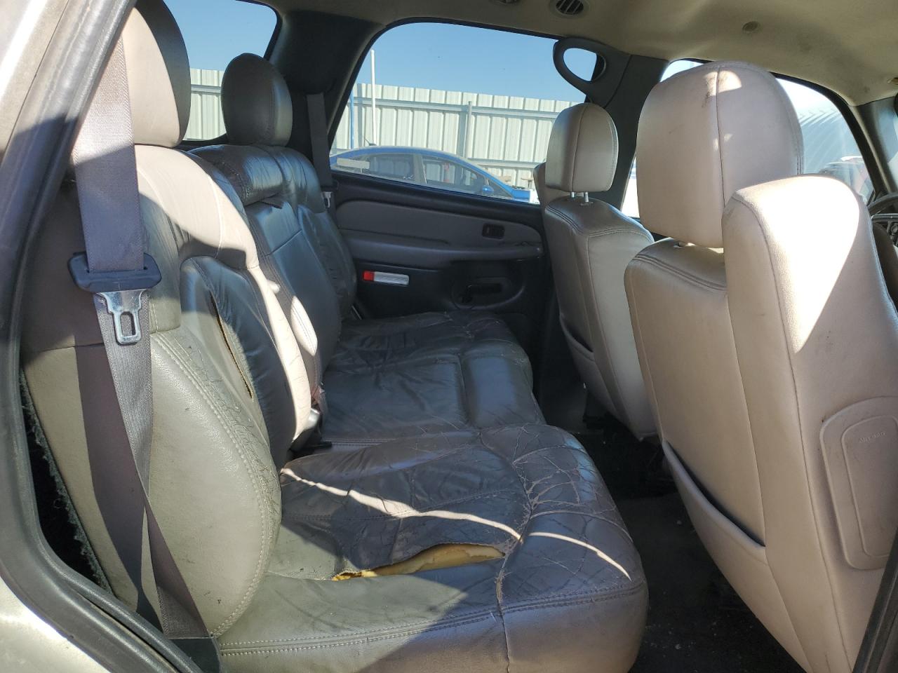 2002 Chevrolet Tahoe - Image 12