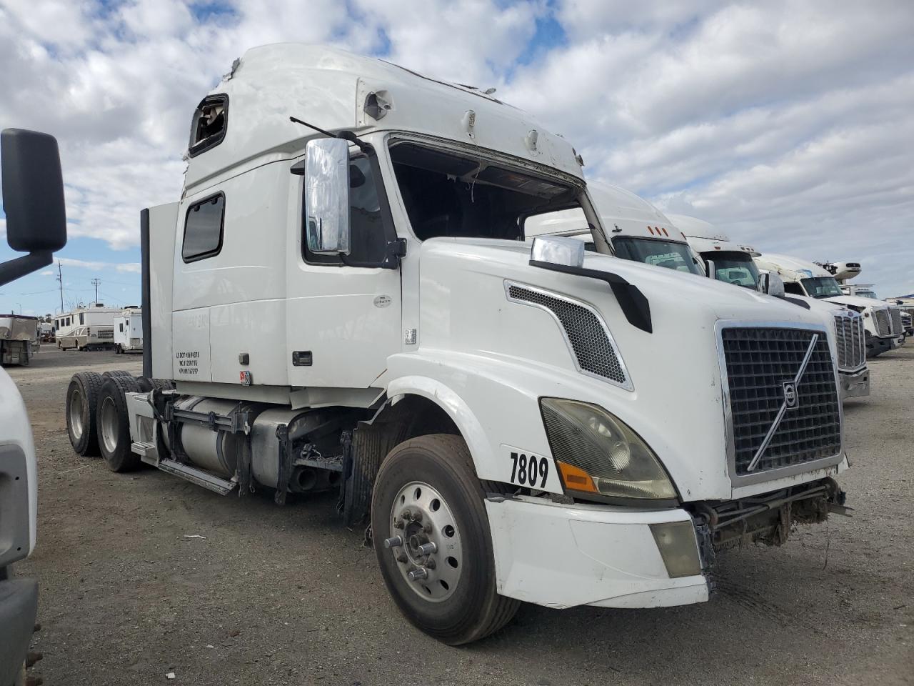 2014 Volvo Vnl Semi Truck for Sale in Bakersfield, CA - Rollover