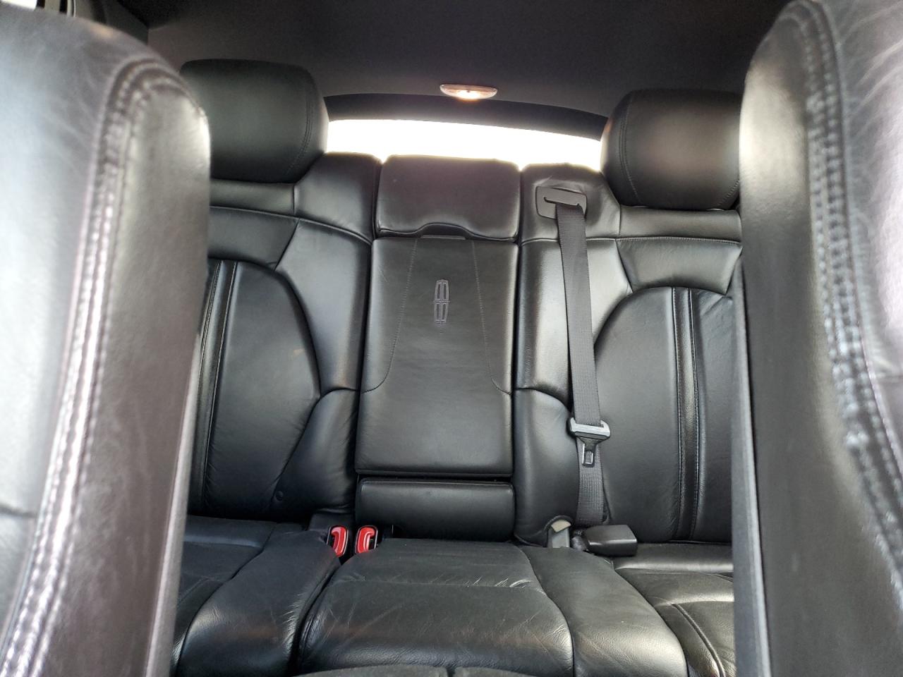 2013 Lincoln MKT - Image 10