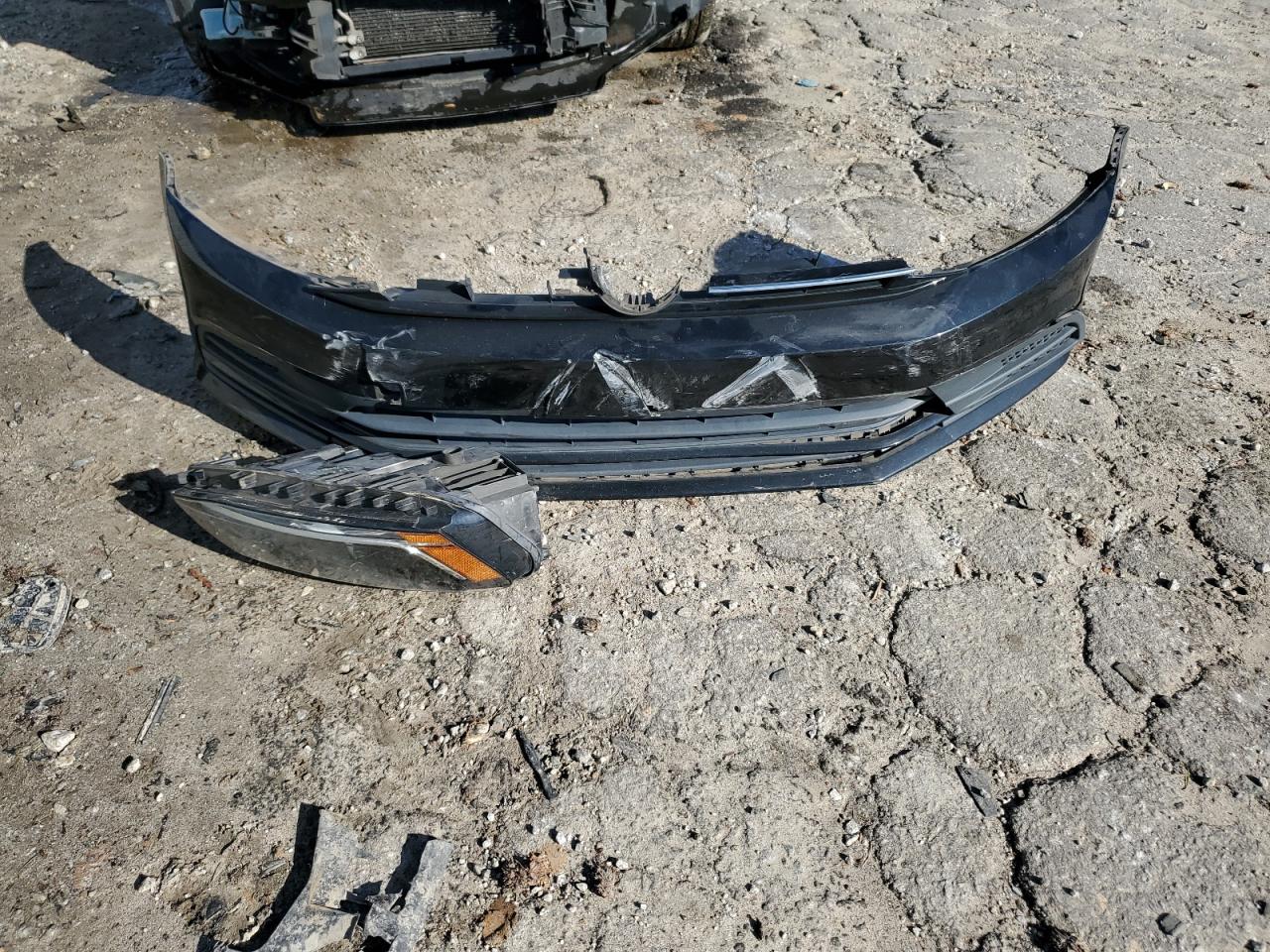 2017 Volkswagen Jetta - Image 12