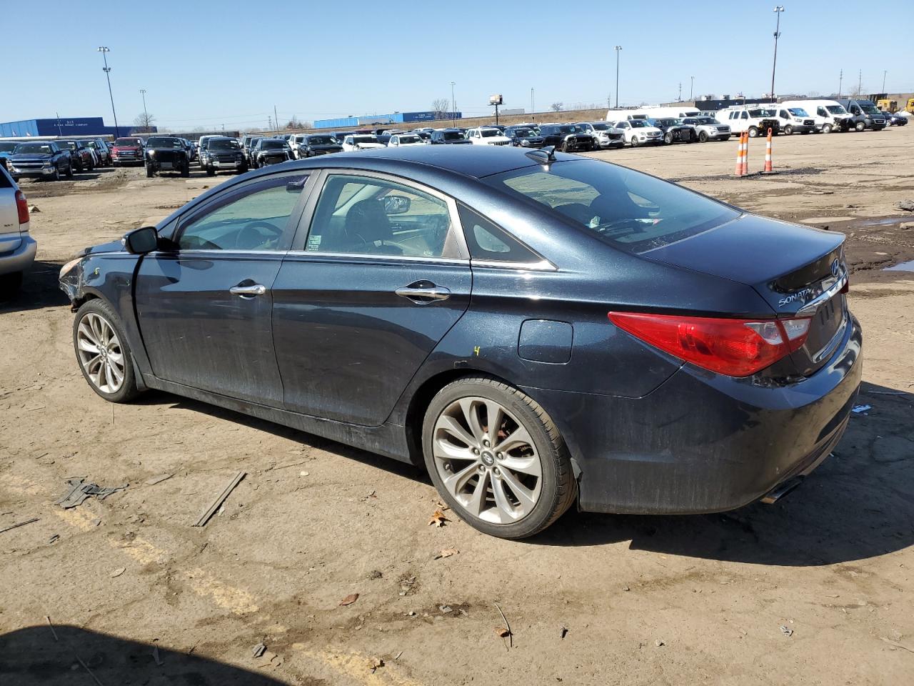 2013 Hyundai Sonata - Image 2