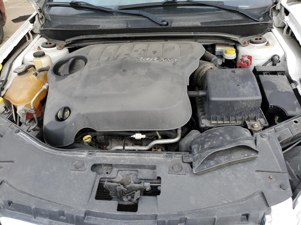 2013 Chrysler 200 - Image 11