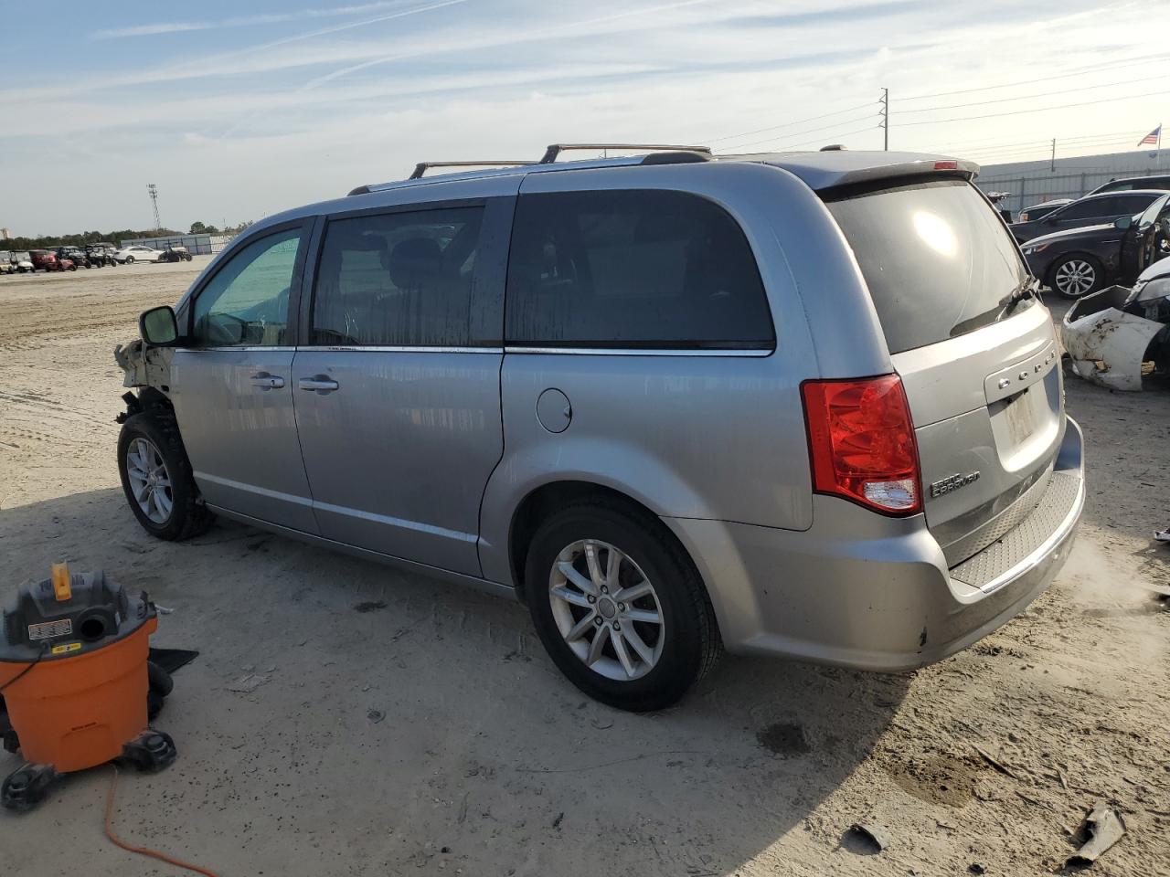 2019 Dodge Caravan - Image 2