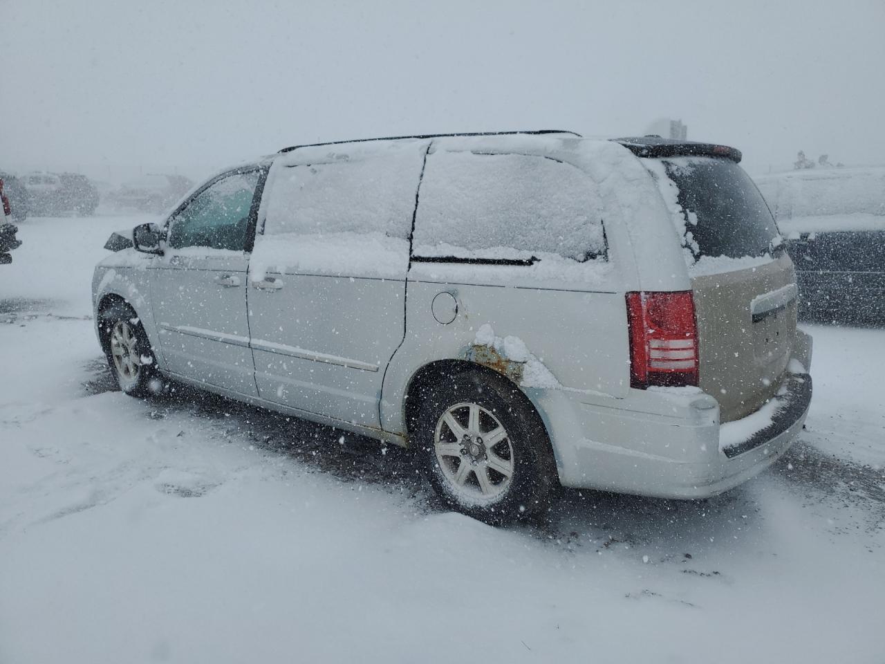 2010 Chrysler Town & Country - Image 2