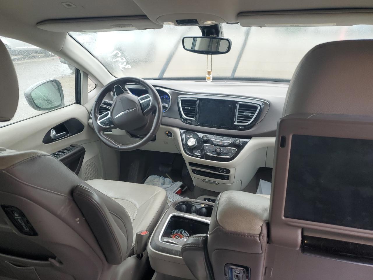 2018 Chrysler Pacifica - Image 8