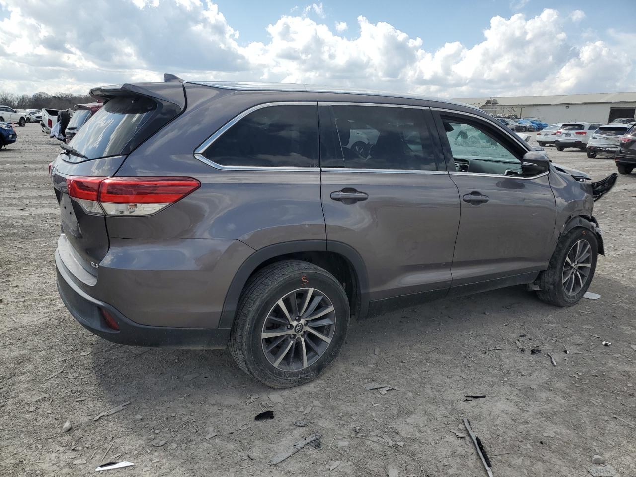 2019 Toyota Highlander - Image 3