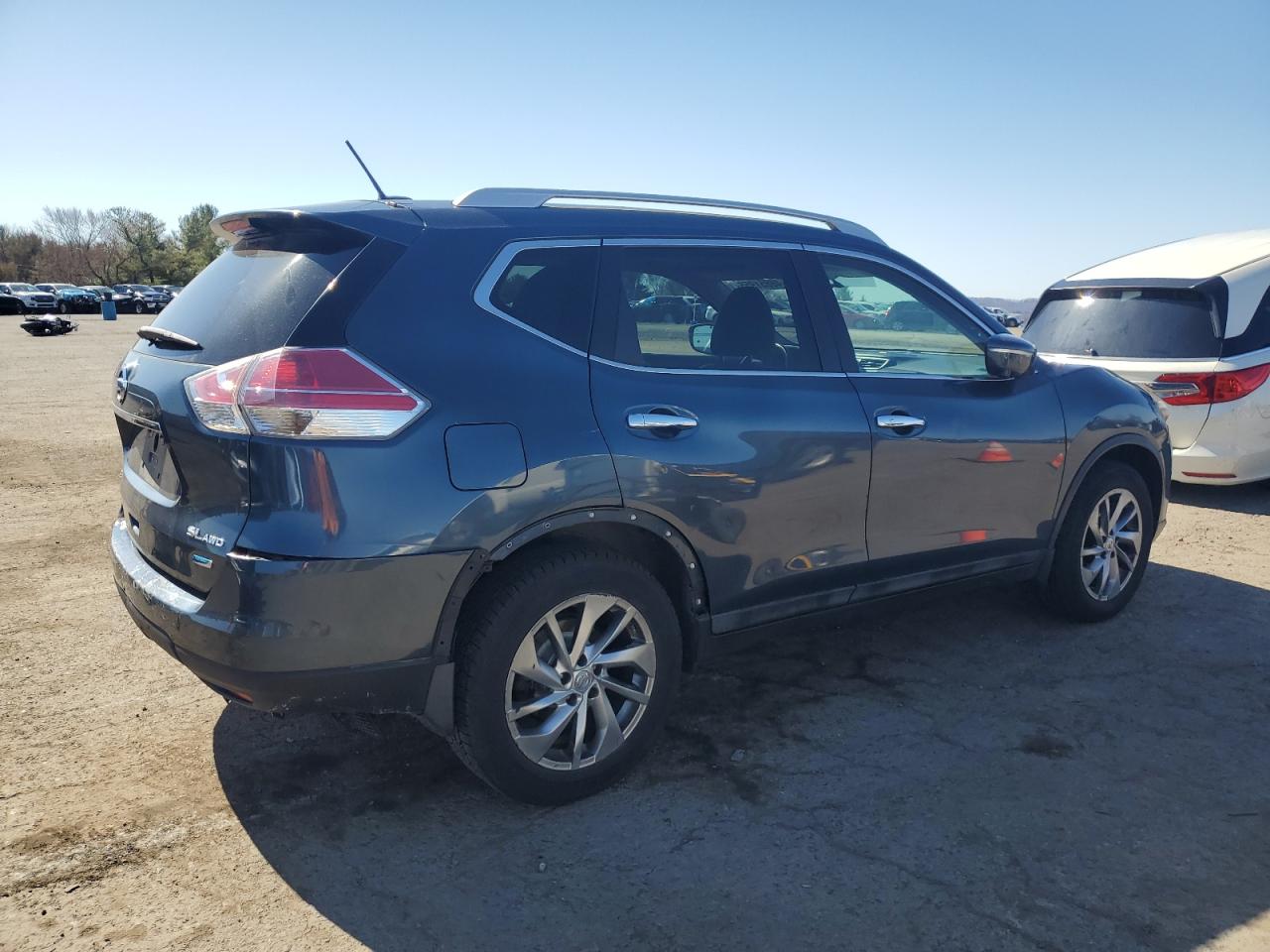 2014 Nissan Rogue - Image 3