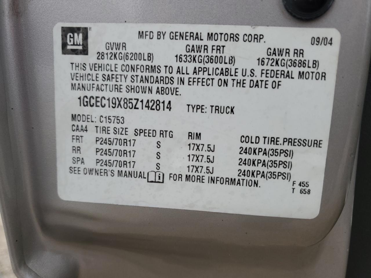 2005 Chevrolet Silverado - Image 12