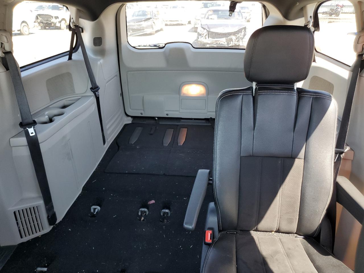 2019 Dodge Caravan - Image 10