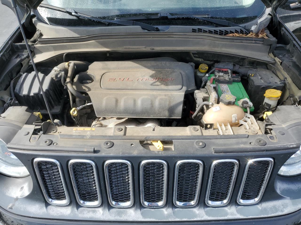 2017 Jeep Renegade - Image 12