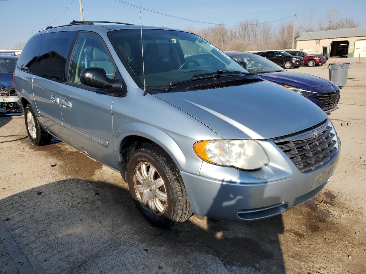 2005 Chrysler Town & Country - Image 4