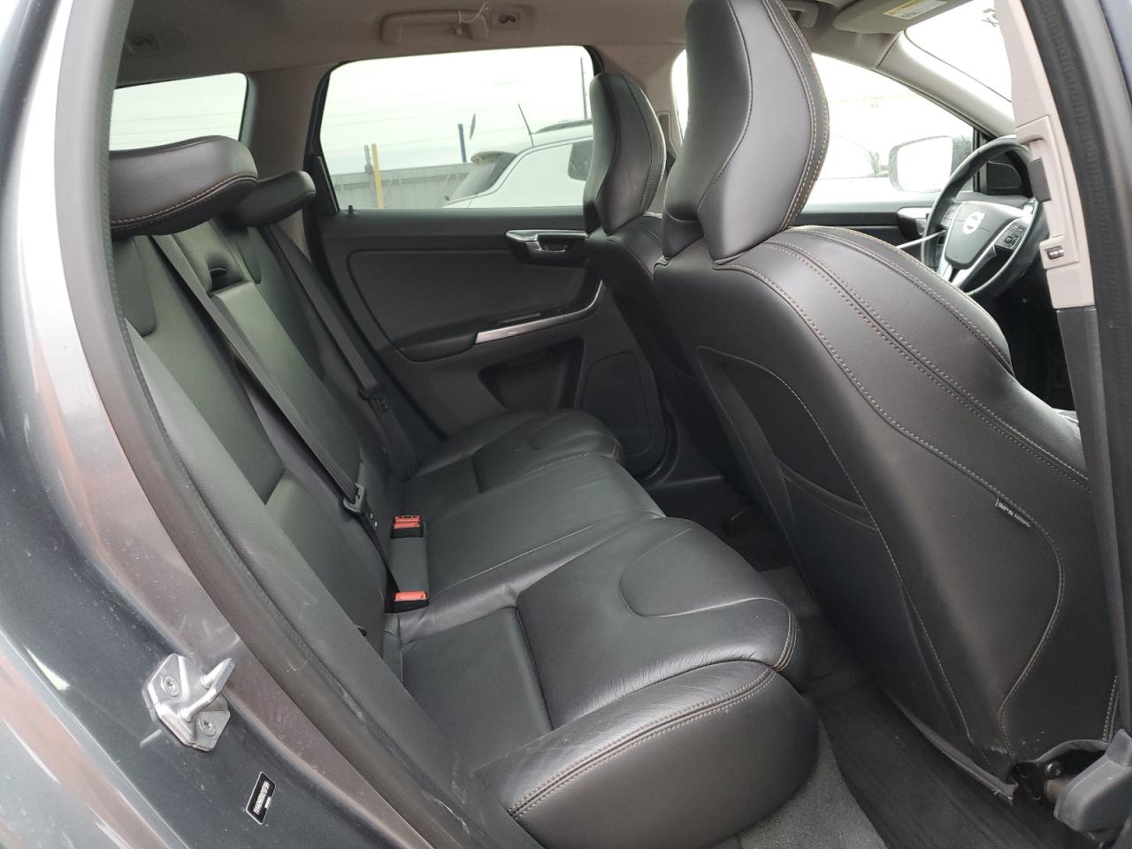 2017 Volvo XC60 - Image 11