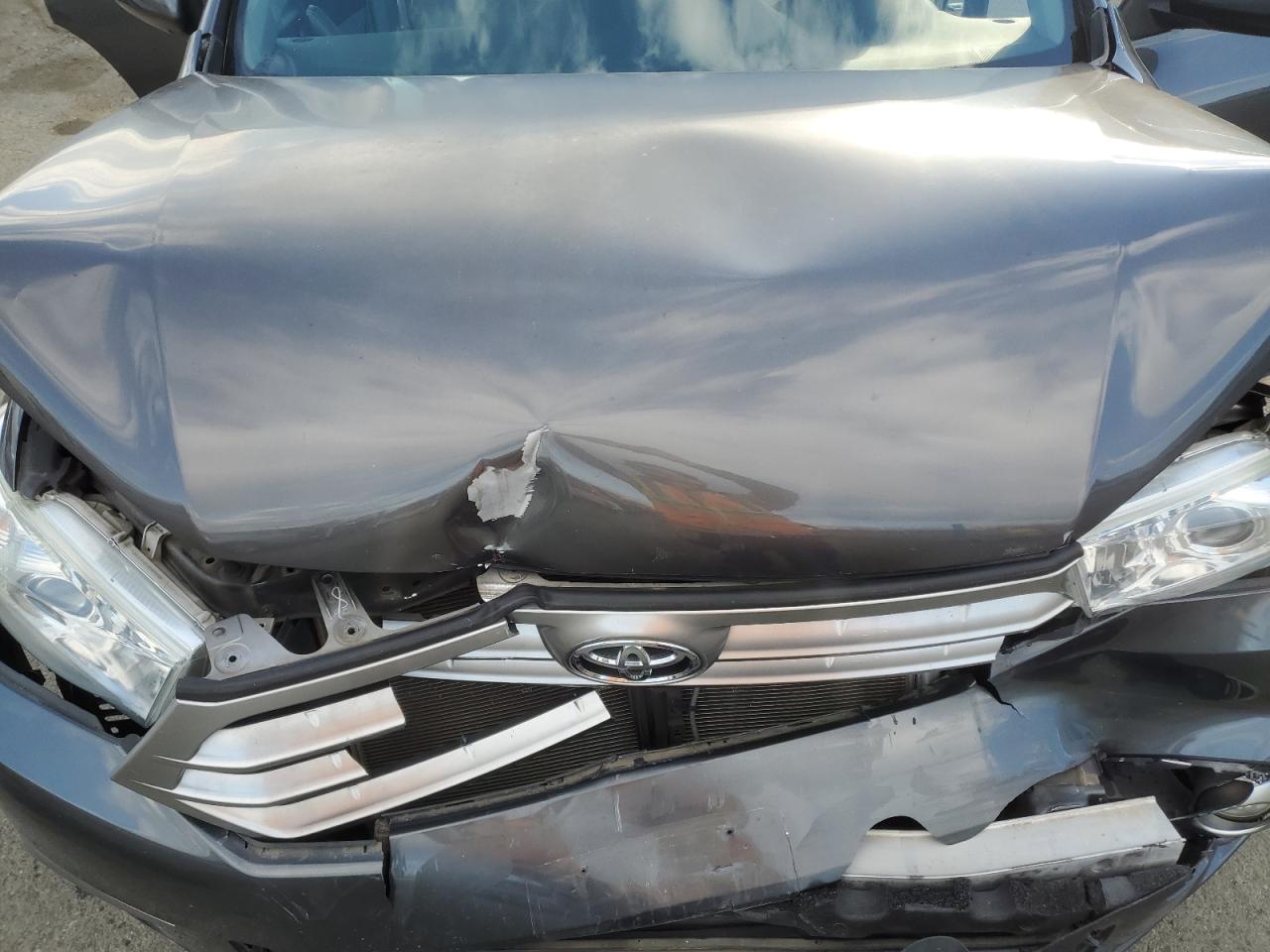 2013 Toyota Highlander - Image 12