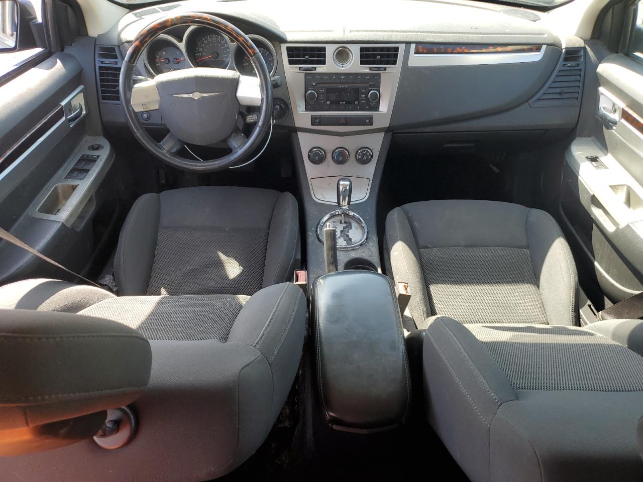 2010 Chrysler Sebring - Image 8