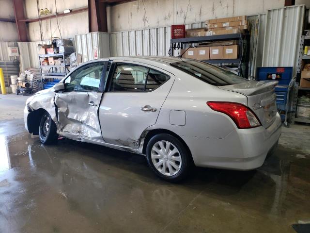  NISSAN VERSA 2017 Srebrny