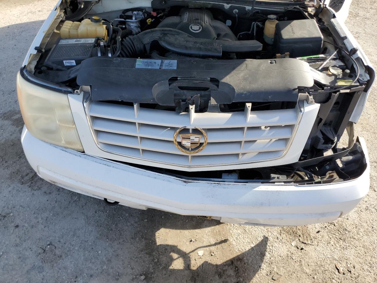 2002 Cadillac Escalade - Image 12