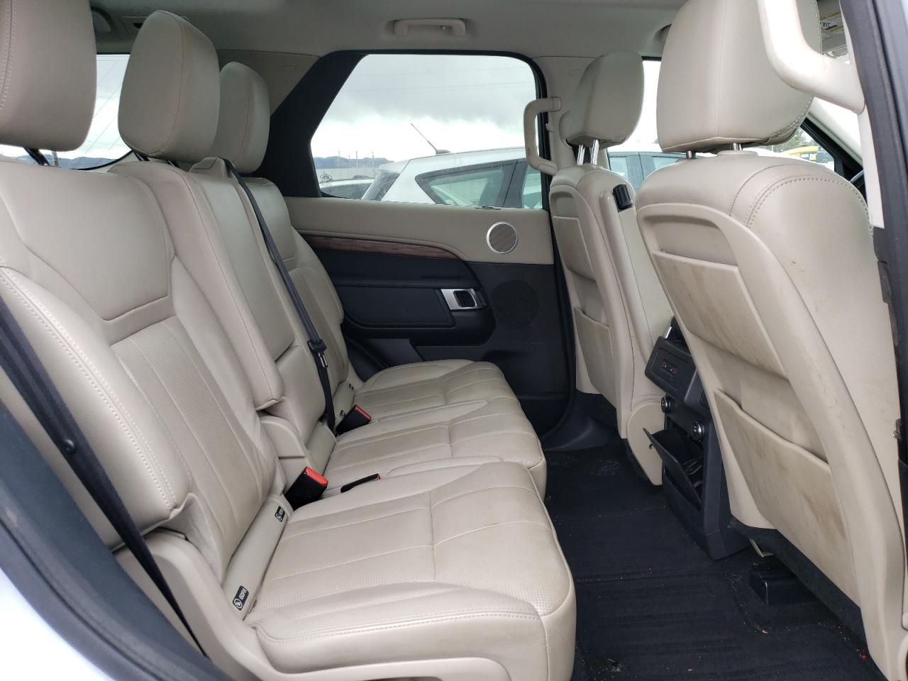 2017 Land Rover Discovery - Image 11