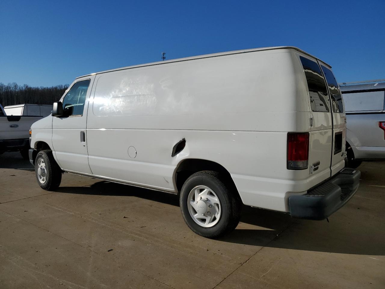 2008 Ford Econoline - Image 2