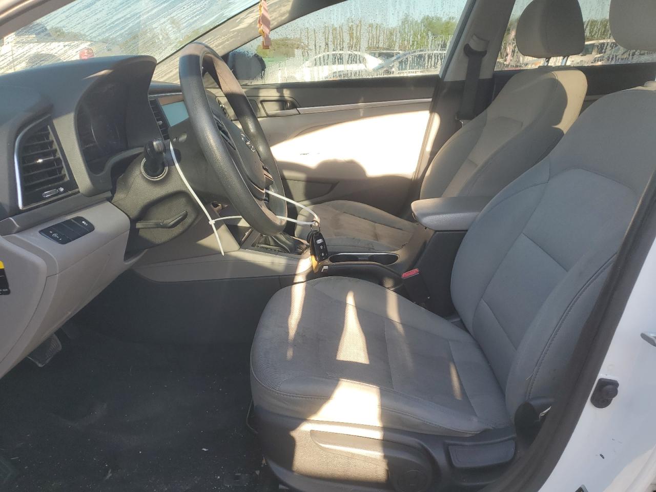 2017 Hyundai Elantra - Image 7