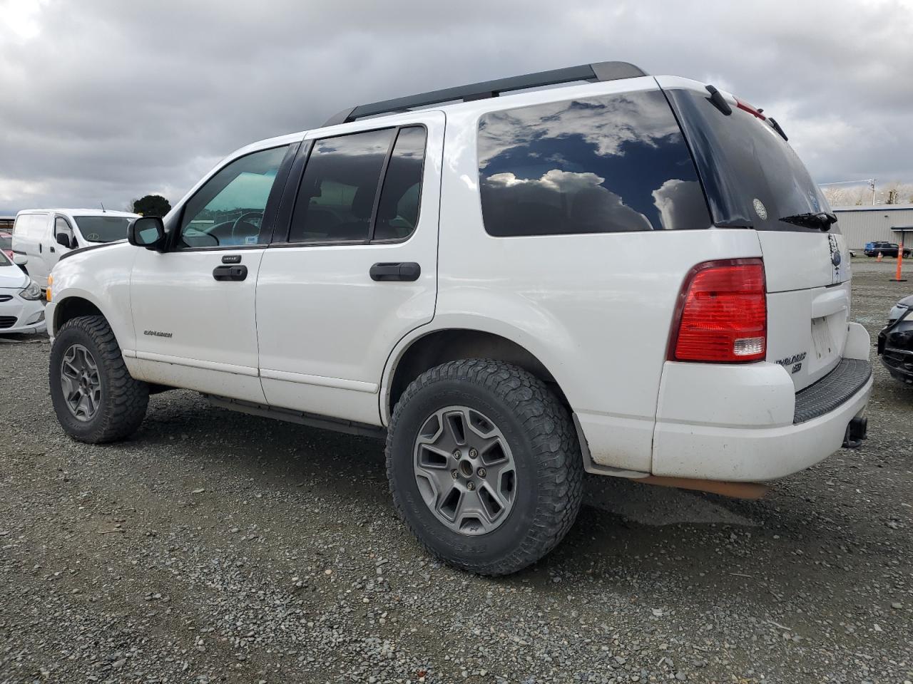 2005 Ford Explorer - Image 2