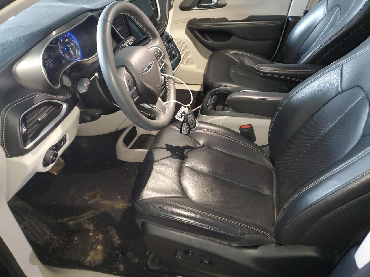2022 Chrysler Pacifica - Image 7