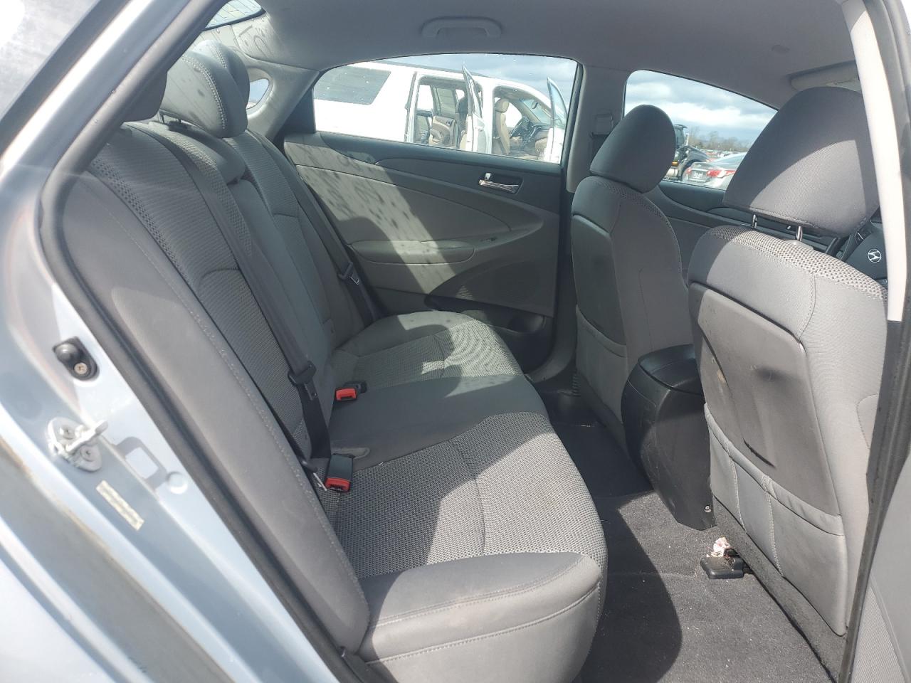 2011 Hyundai Sonata - Image 10