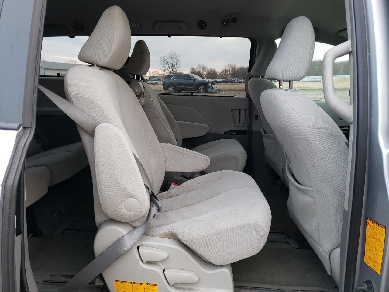 2012 Toyota Sienna - Image 11