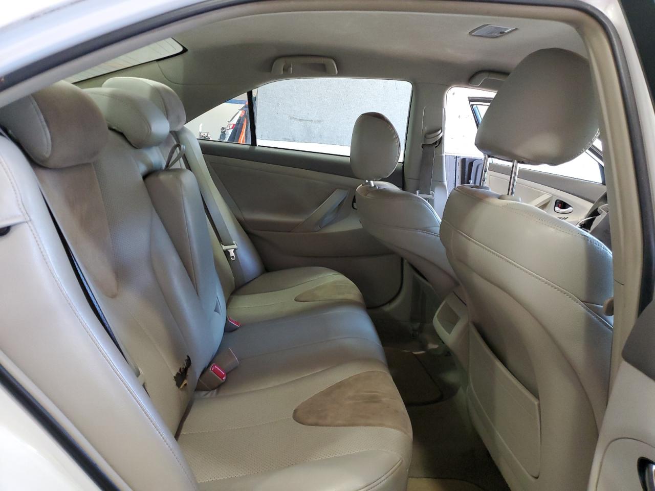 2011 Toyota Camry - Image 10