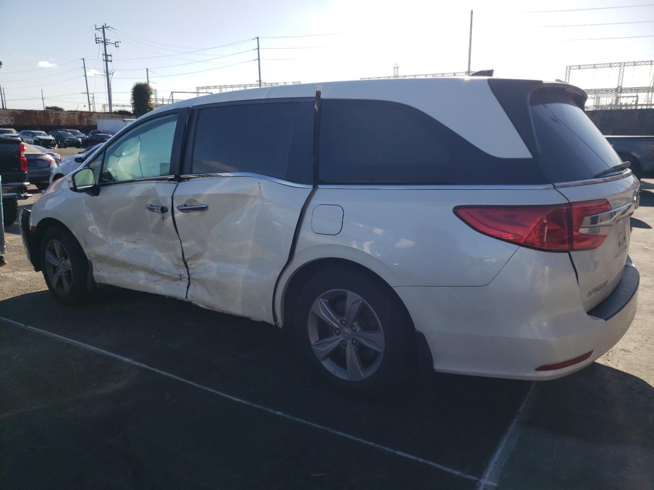 2018 Honda Odyssey - Image 2