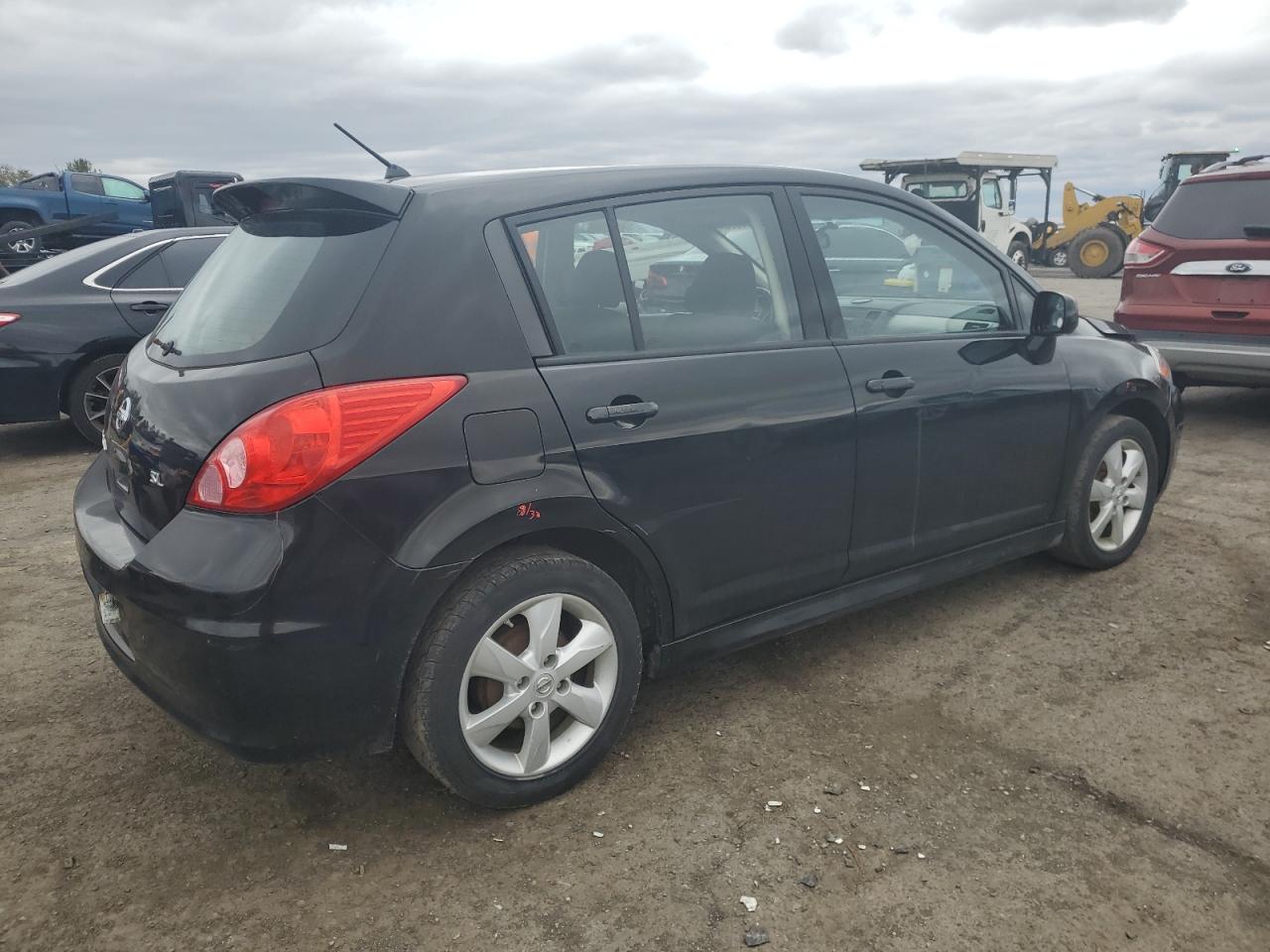 2010 Nissan Versa - Image 3