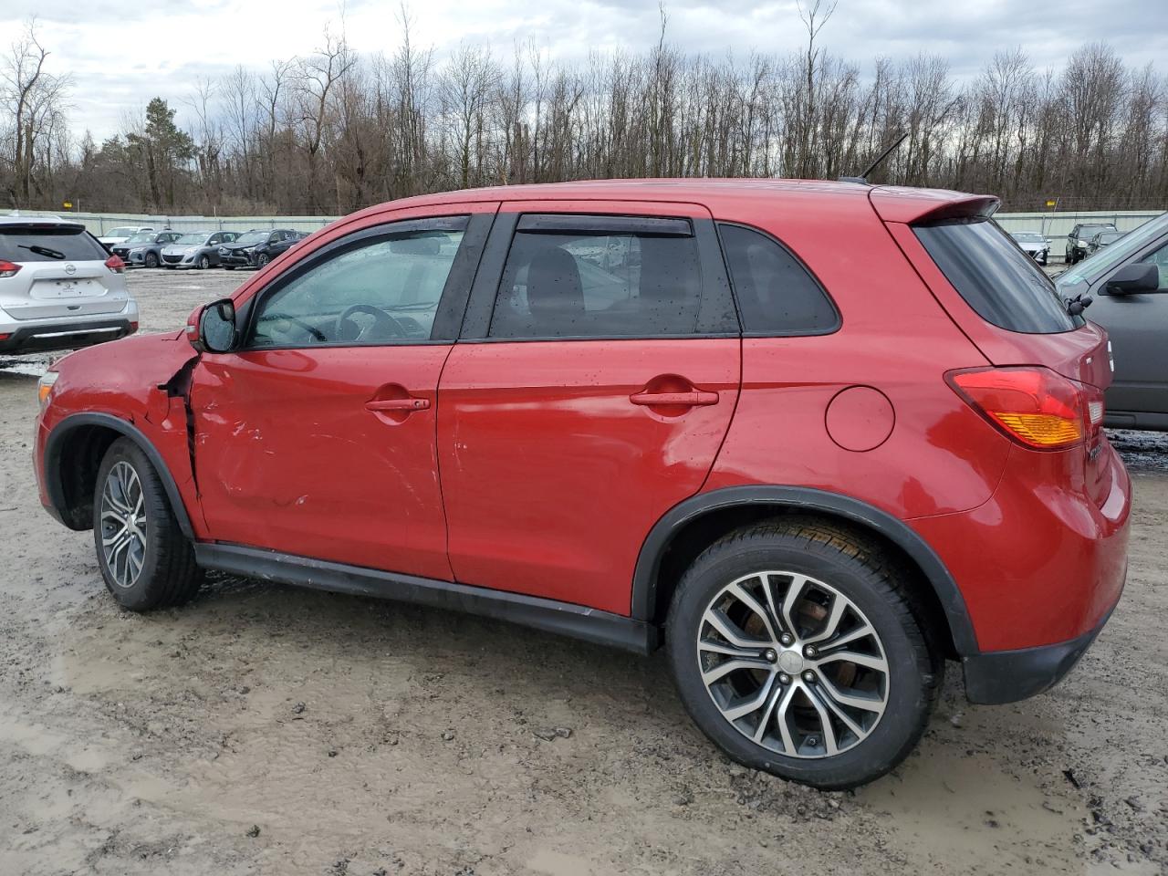 2016 Mitsubishi Outlander - Image 2