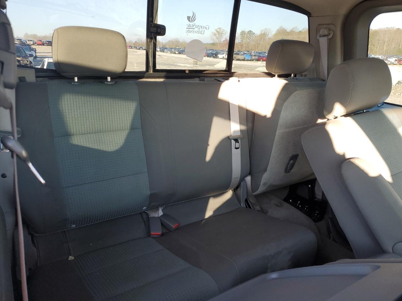 2005 Nissan Titan - Image 10