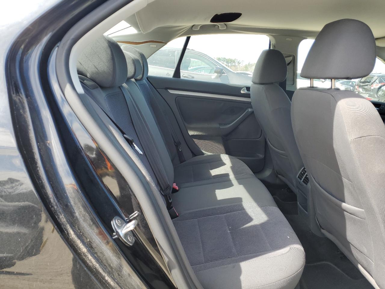 2007 Volkswagen Jetta - Image 10