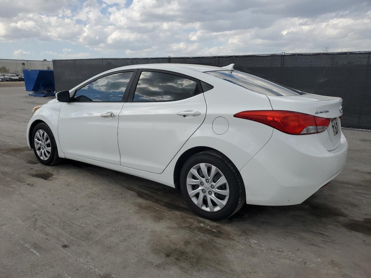 2011 Hyundai Elantra - Image 2