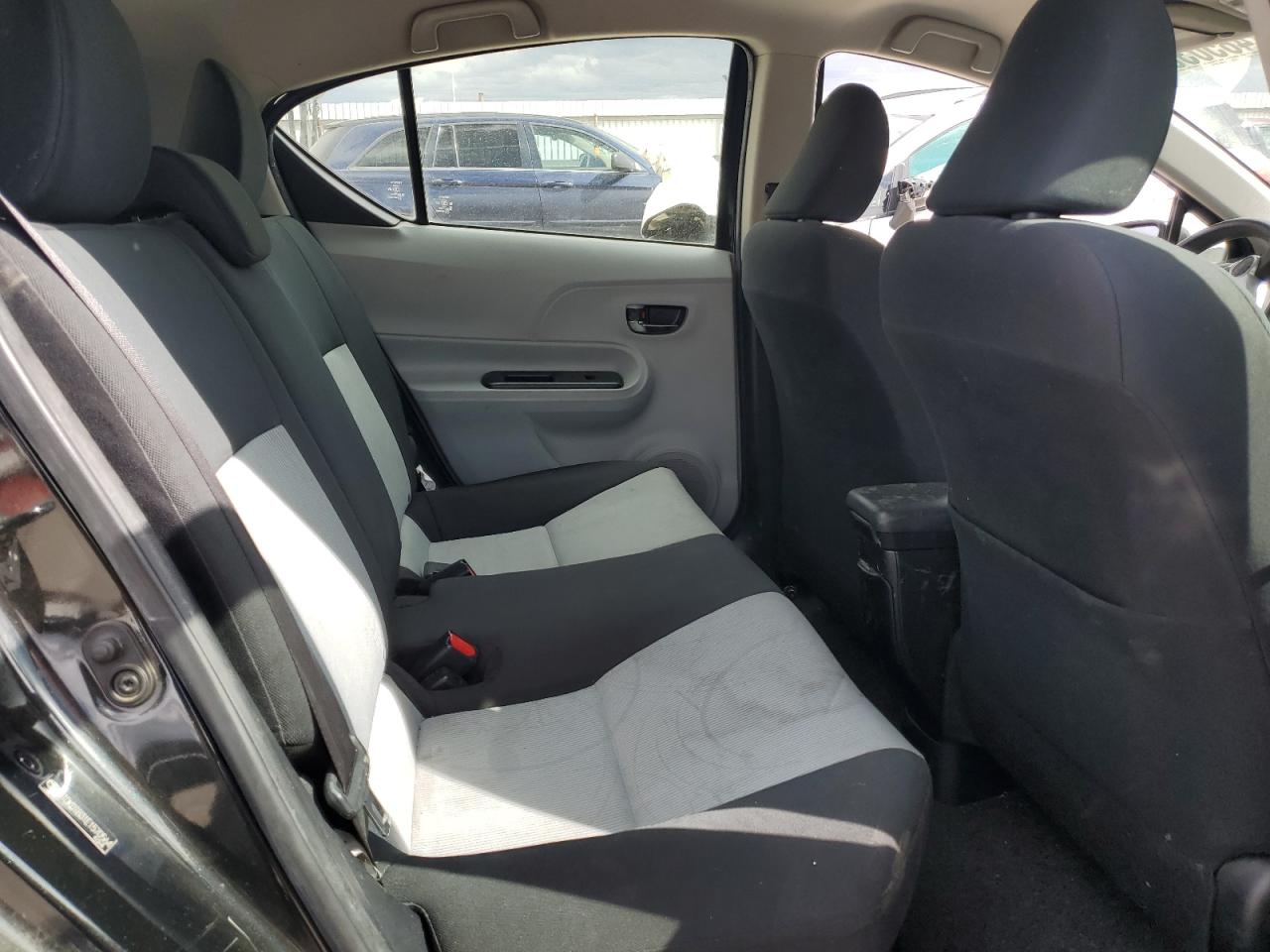 2014 Toyota Prius - Image 10