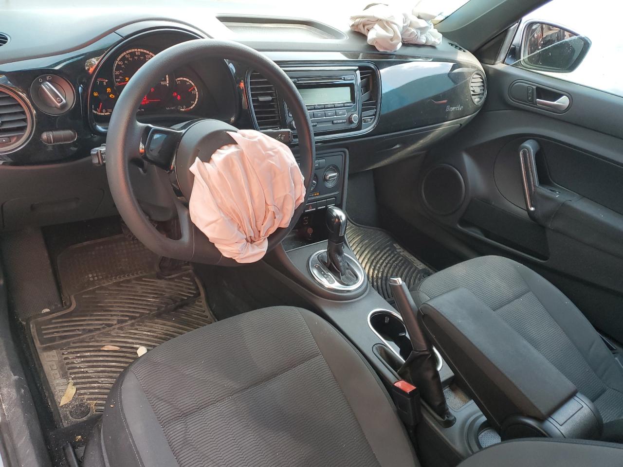 2013 Volkswagen Beetle - Image 8