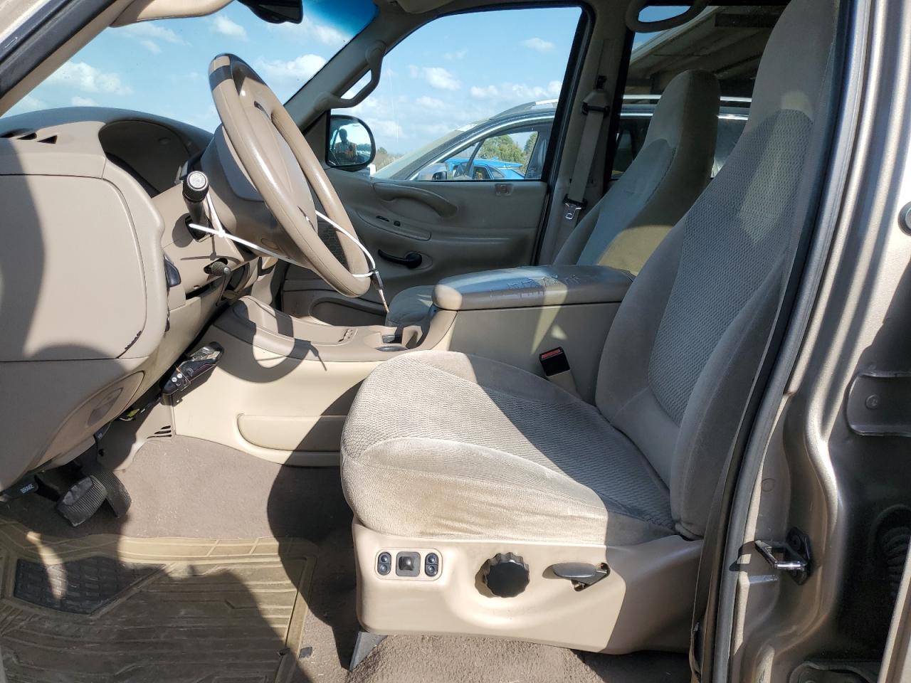 2001 Ford Expedition - Image 7