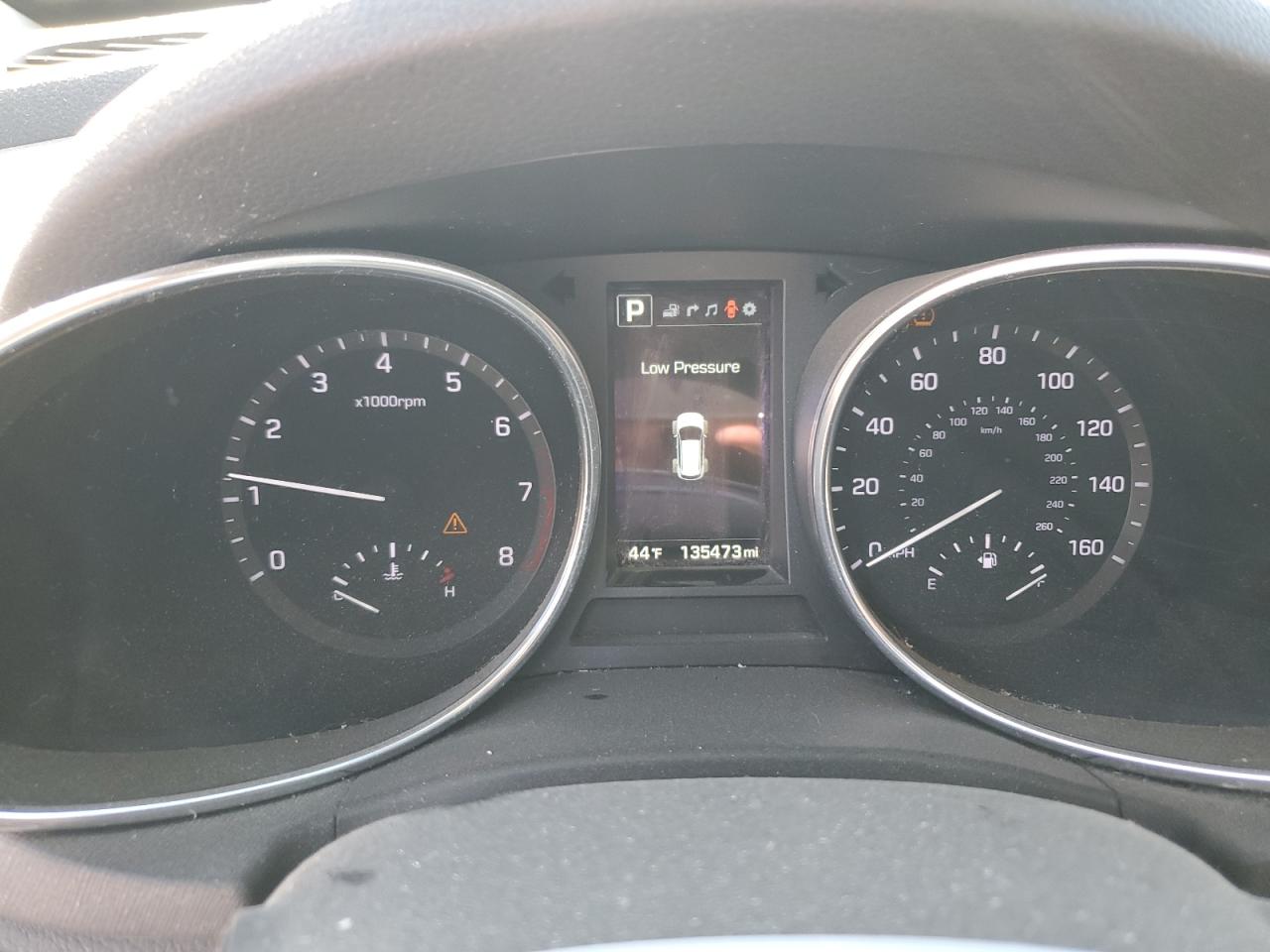 2017 Hyundai Santa Fe - Image 9