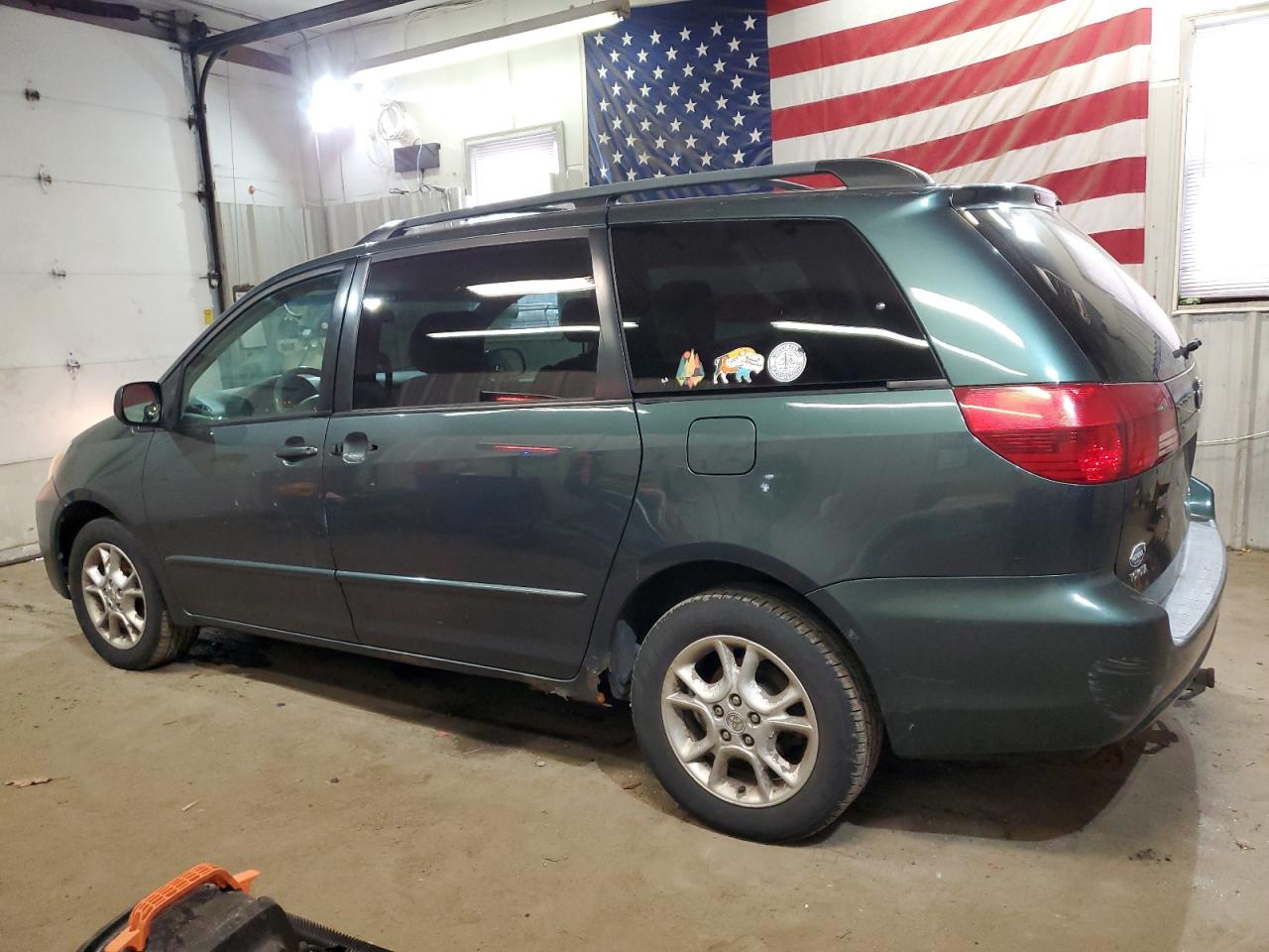 2005 Toyota Sienna - Image 2