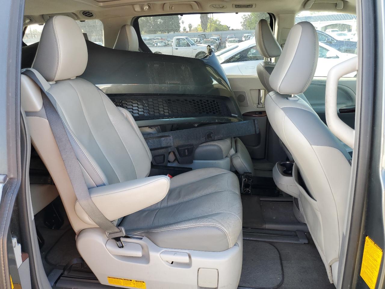 2013 Toyota Sienna - Image 11
